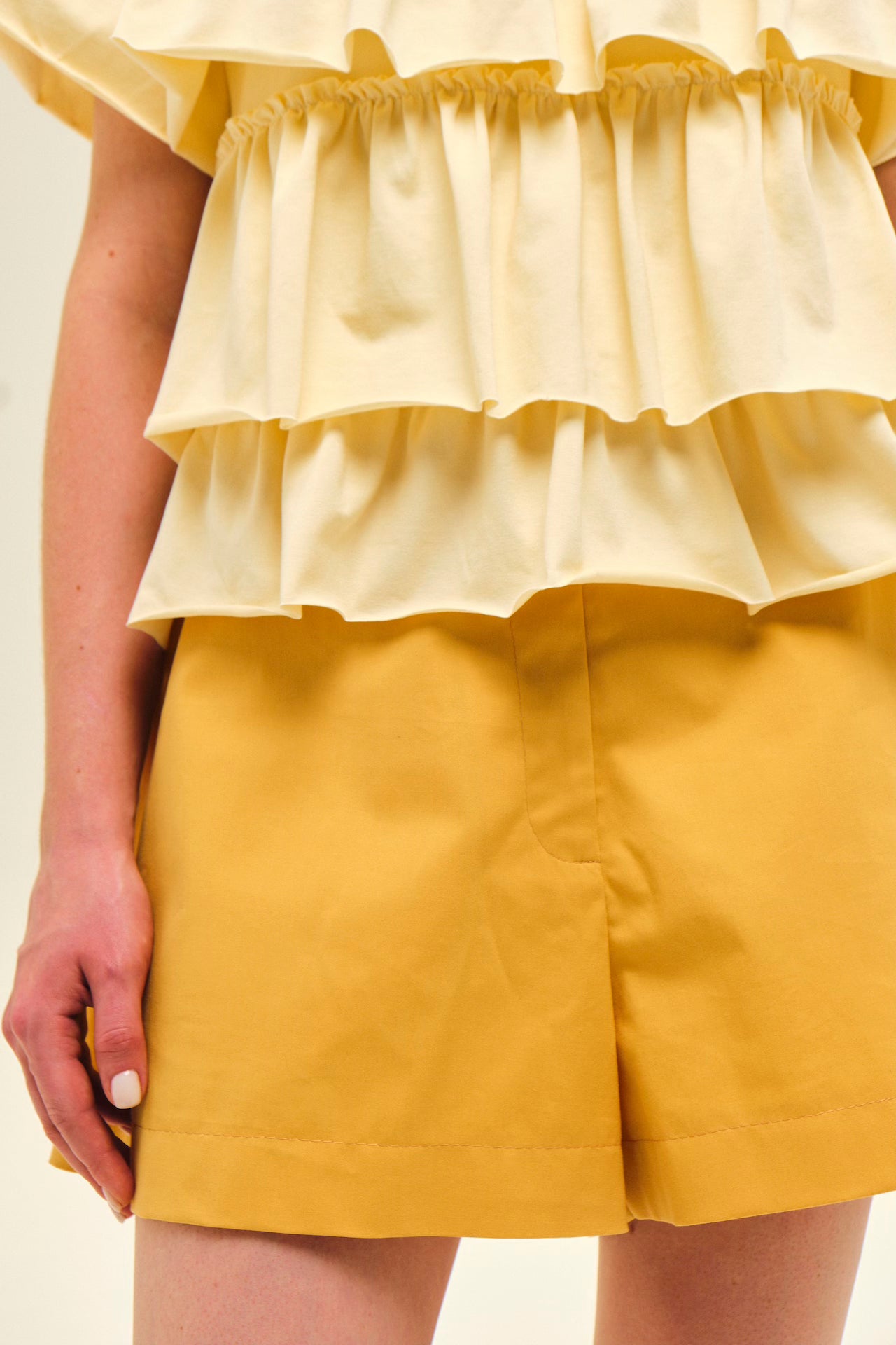 ФУТБОЛКА З ВОЛАНАМИ "ТРИ ХВИЛІ НІЖНОСТІ"