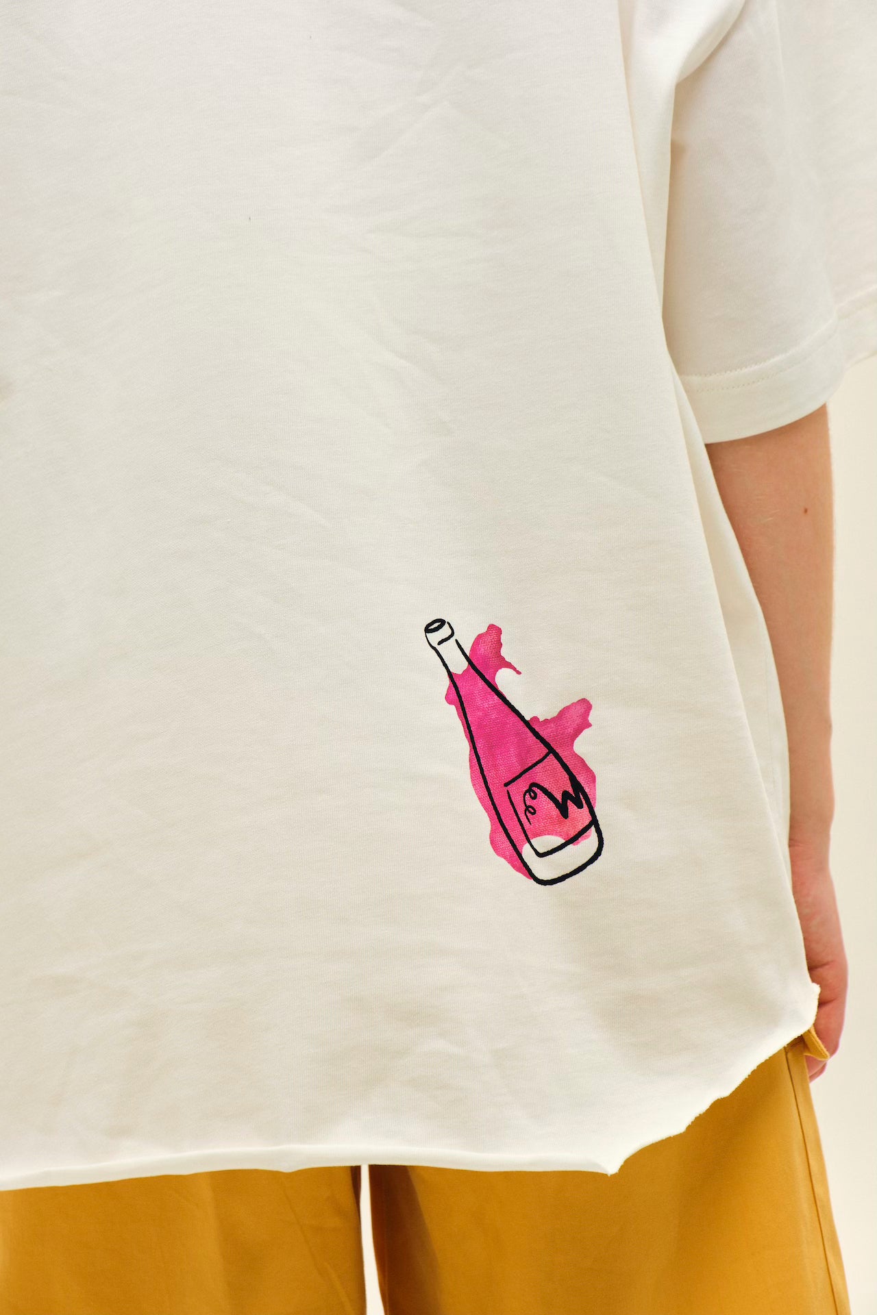 ФУТБОЛКА, ЩО НЕ БОЇТЬСЯ ПЛЯМ ІЗ СЕРІЇ АНТИСТРЕС