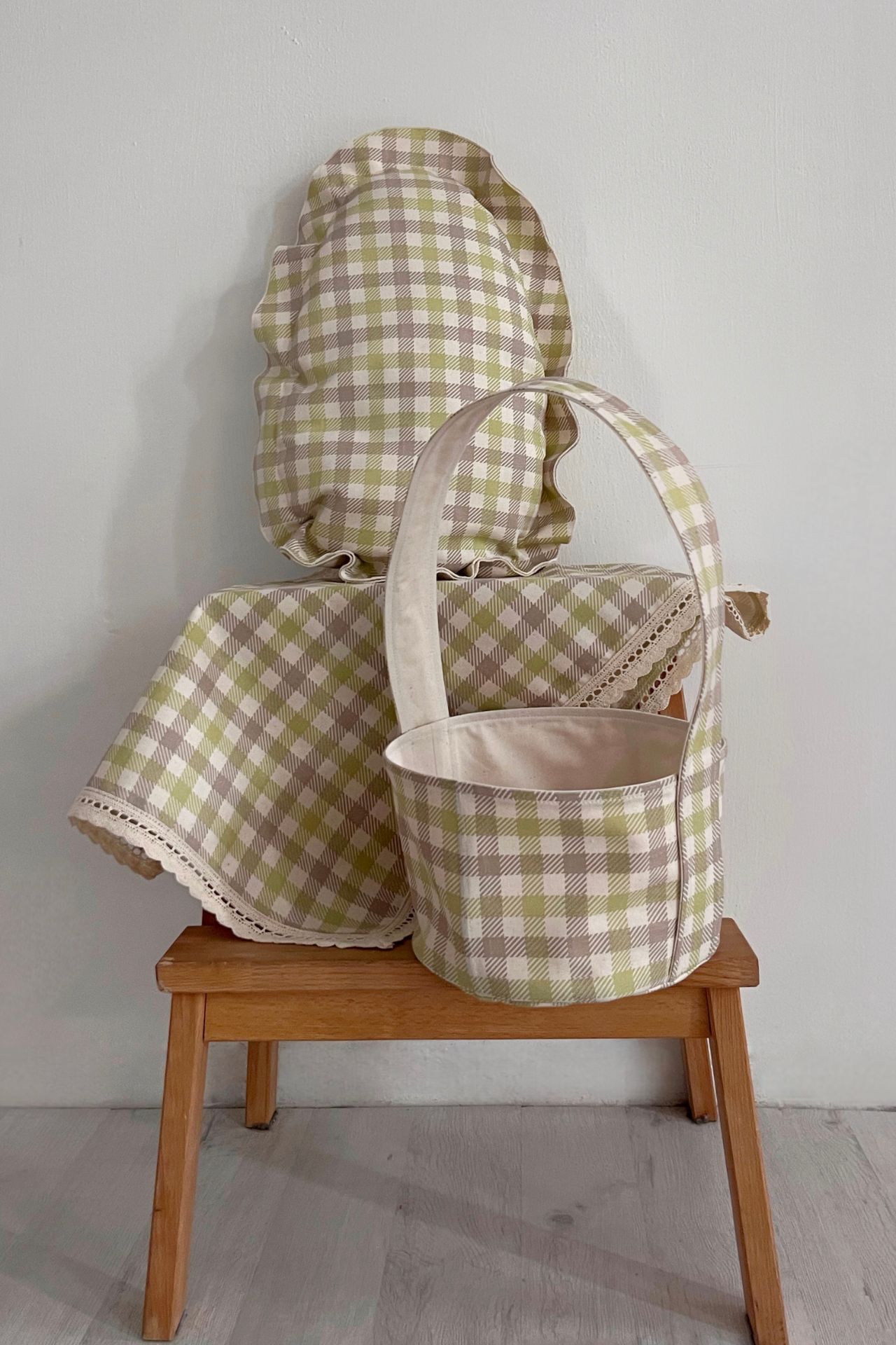 BASKET, PILLOW, RUNNER IN A SALAD PATTERN
